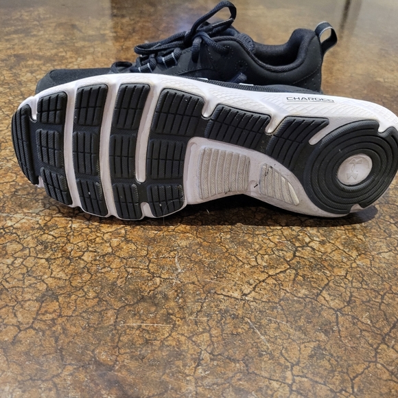 Under Armour Shoes - Picture 3 of 3